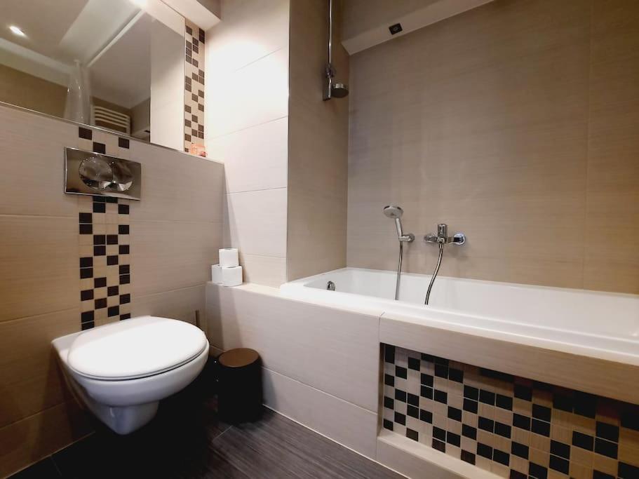 Apartament Z Podziemnym Parkingiem Ulica Wroclawska Краків Екстер'єр фото